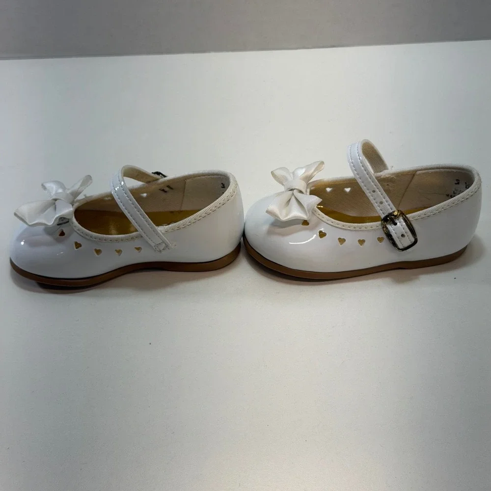 Small Steps Mary Jane Shoes Kids 3W White Patent Bow Heart Cutout Katie Vintage
